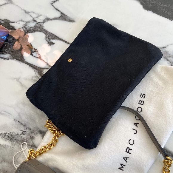 Marc Jacobs Quilted Cross Body Leather Purse iPad Holder - Grey with Gold Chain - Picture 11 of 13